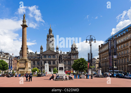 George Square nel centro della città con il City Chambers in background, Glasgow, Scotland, Regno Unito Foto Stock