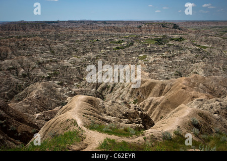 Il Badlands National Park nel South Dakota, negli Stati Uniti, le colline rocciose e colorate degli Stati Uniti e il paesaggio di Yellow Moundsnobody all'esterno dell'orizzonte di .hi-res Foto Stock