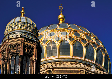 Germania Berlino: oro e il tetto di vetro della nuova sinagoga di Oranienburger Street Foto Stock