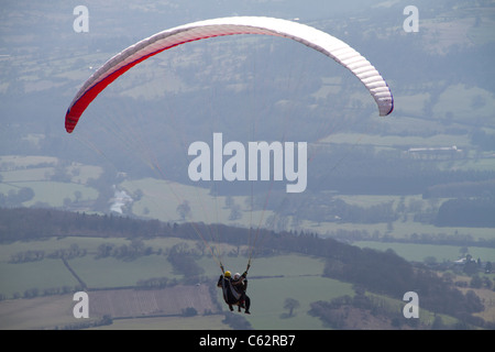 Parapendio in Montagna Nera, il Galles. Foto Stock