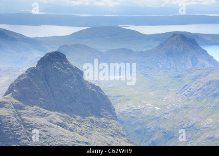 Vista verso Sgurr na h-Uamha e Sgurr na stri, Black Cuillin, Isola di Skye in Scozia Foto Stock