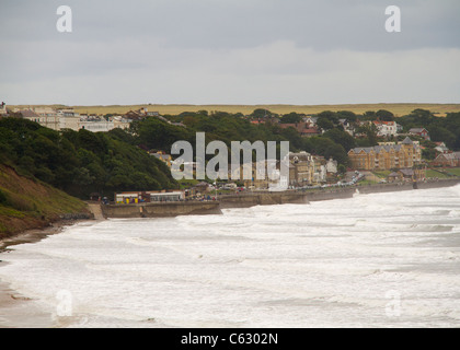 Filey sulla costa dello Yorkshire tempestoso giorno Foto Stock