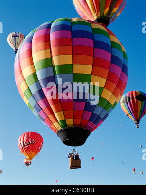 Colorate Mongolfiere nel cielo di Albuquerque, Nuovo Messico, America Foto Stock