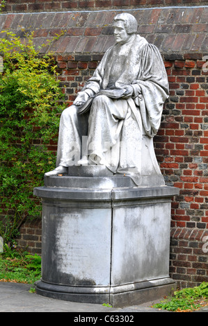 Statua di Josepho Goodall nel giardino di Eton College, Berkshire, Inghilterra, Regno Unito Foto Stock