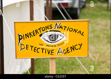 Pinkerton nazionale dell'agenzia detective firmare al paese di lingua inglese evento Foto Stock