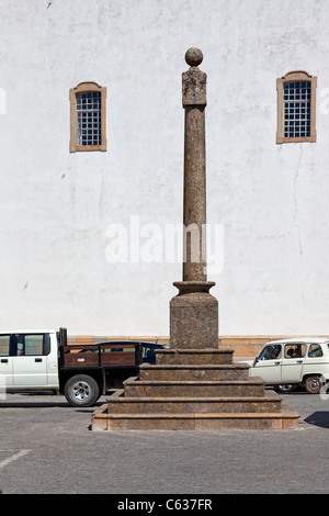 Gogna del Castelo de Vide. Il luogo in cui il pubblico la giustizia è stato eseguito. Distretto di Portalegre, Alto Alentejo, Portogallo. Foto Stock