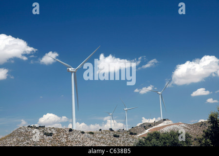 Turbine guidate dal vento generando elettricità., Foto Stock