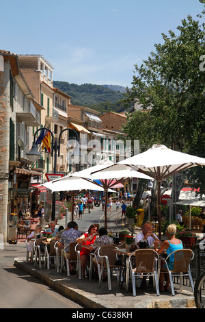 Caffetterie della città a Puerto Soller a Maiorca. Foto Stock