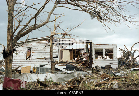 Una casa distrutta da un EF-5 tornado a Joplin, Missouri, 25 maggio 2011. Foto Stock