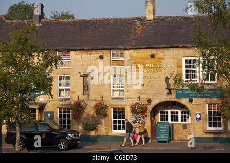 Redesdale Arms Hotel ristorante & bar 17 ° secolo locanda di coaching ad High Street, Moreton a Marsh nel Cotswolds, Gloucestershire, Regno Unito nel mese di luglio Foto Stock