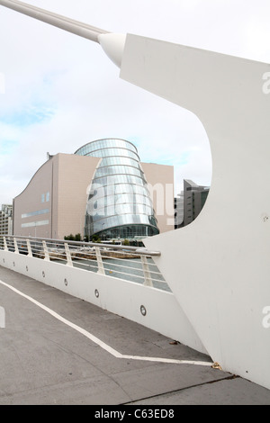 Samuel Beckett Bridge e il centro di convenzione di Dublino in Irlanda Foto Stock