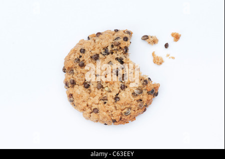 I semi di canapa cookie . Biscotti fatti in casa fatta con i semi di canapa su sfondo bianco Foto Stock