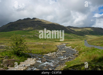 Il fiume Duddon - e Ulpha caduto - a Cockley Beck, Parco Nazionale del Distretto dei Laghi, Cumbria, England Regno Unito Foto Stock