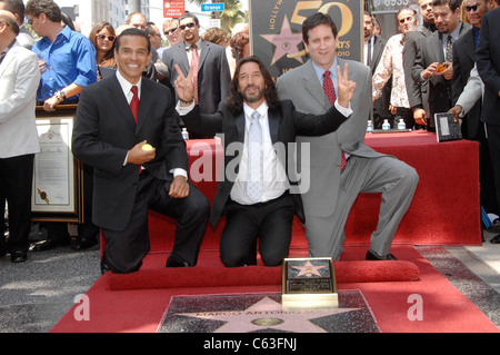 Antonio Villaraigosa, Marco Antonio Solis, Zach Horowitz alla cerimonia di induzione per la stella sulla Hollywood Walk of Fame Cerimonia per Marco Antonio Solis, Hollywood Boulevard, Los Angeles, CA 5 agosto 2010. Foto Da: Michael Germana/Everett Collection Foto Stock