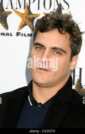 Joaquin Phoenix presso gli arrivi per Hamptons International Film Festival a piedi la linea di screening, United Artists Teatri, East Hampton, NY, Ottobre 23, 2005. Foto di: Rob ricco/Everett Collection Foto Stock