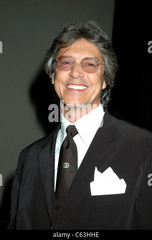 Tommy Tune a dopo la festa per la serata di apertura La Cage aux Folles, NY, 9 dicembre, 2004 (foto di Rob ricca/ l'Everett Foto Stock