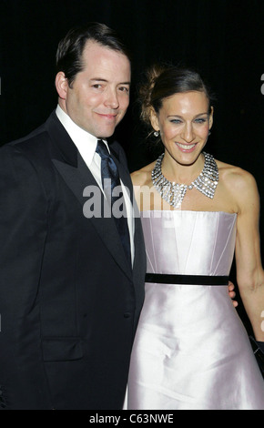 Matthew Broderick, Sarah Jessica Parker al dopo-party per la coppia dispari apertura notturna, Il Marriott Marquis Hotel di New York, NY, Ottobre 27, 2005. Foto di: Gregorio Binuya/Everett Collection Foto Stock