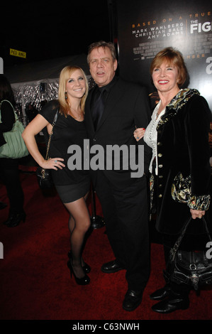 Mark Hamill, famiglia presso gli arrivi per il FIGHTER Premiere, Grauman's Chinese Theatre di Los Angeles, CA 6 dicembre 2010. Foto di: Elizabeth Goodenough/Everett Collection Foto Stock