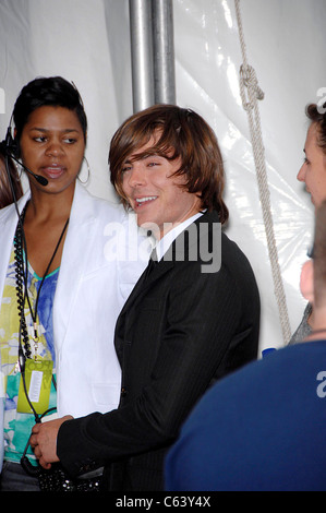 Zac Efron presso gli arrivi per 2009 MTV Movie Awards - PRESS ROOM, Anfiteatro di Gibson in città universale/a piedi, Los Angeles, CA Maggio 31, 2009. Foto Da: Michael Germana/Everett Collection Foto Stock