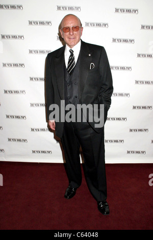 Clive Davis presso gli arrivi per New York Pops 2x2 ventiduesimo compleanno beneficio di gala, il New York Athletic Club di New York, NY, Maggio 09, 2005. Foto di: Rob ricco/Everett Collection Foto Stock