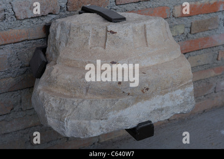 Base a colonna. Rinascimento ( Plateresque ) appartenente all'antiquarium - parete di ALCALA DE HENARES ( 13 th ).SPAGNA Foto Stock