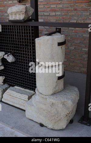 La colonna . Rinascimento ( Plateresque ) appartenente all'antiquarium - parete di ALCALA DE HENARES ( 13 th ).SPAGNA Foto Stock