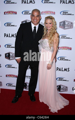 Tito Ortiz, Jenna Jameson di presenze per il 3° Annuale solo combattenti di Mixed Martial Arts Awards, Palms Casino Resort Hotel Las Vegas NV Dicembre 1, 2010. Foto di: MORA/Everett Collection Foto Stock