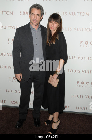 Dermot Mulroney presso gli arrivi da qualche parte per Premiere, Arclight Hollywood, Los Angeles, CA 7 dicembre 2010. Foto di: Dee Cercone/Everett Collection Foto Stock