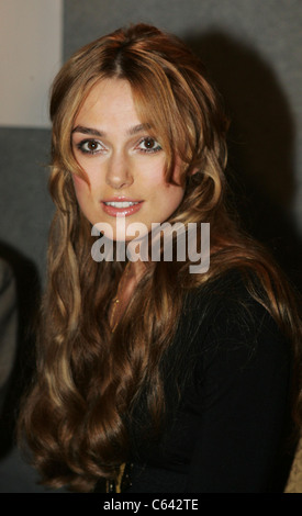 Keira Knightley alla conferenza stampa di Orgoglio e Pregiudizio Premiere al Toronto Film Festival, Sutton Place Hotel, Toronto, ON, 11 settembre 2005. Foto di: Malcolm Taylor/Everett Collection Foto Stock