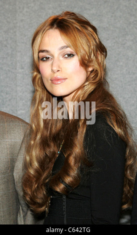 Keira Knightley alla conferenza stampa di Orgoglio e Pregiudizio Premiere al Toronto Film Festival, Roy Thomson Hall di Toronto, ON, Foto Stock