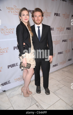 Lily Rabe e Michael Rabe di presenze per il mercante di Venezia di notte apertura celebrazione su Broadway, il Broadhurst Theatre di New Foto Stock