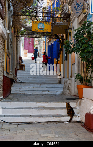 Symi,Dodecaneso greco isola,crociera sul Mar Egeo,architettura romanica, Porto,imbarcazioni,Yahts spugna,negozi,Diving,bar,Grecia Foto Stock