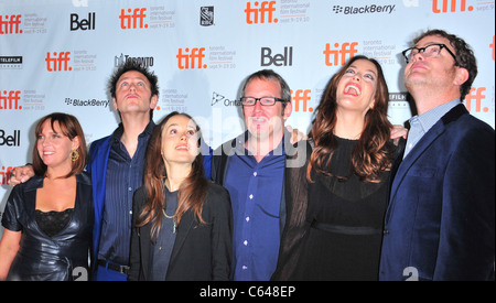 La pagina di Ellen (terza da sinistra), Liv Tyler (secondo da destra), Rainn Wilson (estrema destra) presso gli arrivi per super Toronto International Film Festival (TIFF) Premiere Screening, Ryerson Theater, Toronto, il 10 settembre 2010. Foto di: Gregorio T. Binuya/Everett Collection Foto Stock