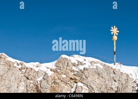 Cima della montagna Zugspitze in Germania Foto Stock