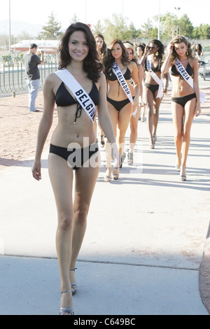 Cilou Annys, Miss Belgio ad una apparizione pubblica per Miss Universo concorrenti Benvenuti a Las Vegas Sign Photo Shoot, Las Vegas Foto Stock