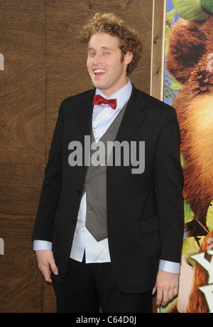 TJ Miller presso gli arrivi di Orso Yogi Premiere, Grauman's Chinese Theatre di Los Angeles, CA, 11 dicembre 2010. Foto di: Dee Cercone/Everett Collection Foto Stock