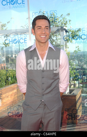 Zachary Levi di presenze per People's Choice Awards 2011 candidature annuncio, il London West Hollywood Hotel di Los Angeles, CA il 9 novembre 2010. Foto Da: Michael Germana/Everett Collection Foto Stock