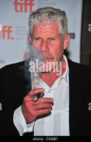 Ron Perlman presso gli arrivi per Premiere BUNRAKU proiezione a Toronto International Film Festival (TIFF), Ryerson Theater, Toronto, Foto Stock