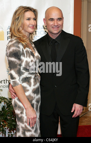 Stefanie Graf, Andre Agassi di presenze per Andre Agassi Fondazione per l'educazione del XV Grand Slam per bambini concerto benefico, Wynn di Las Vegas, Las Vegas, nanovolt Ottobre 9, 2010. Foto di: James Atoa/Everett Collection Foto Stock