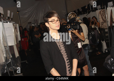 Christian Siriano fuori e circa a Mercedes Benz Fashion Week Candids - gio, Lincoln Center di New York, NY, 9 settembre 2010. Foto di: Rob Kim/Everett Collection Foto Stock