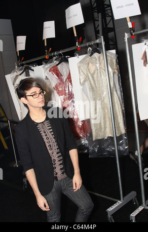 Christian Siriano fuori e circa a Mercedes Benz Fashion Week Candids - gio, Lincoln Center di New York, NY, 9 settembre 2010. Foto di: Rob Kim/Everett Collection Foto Stock