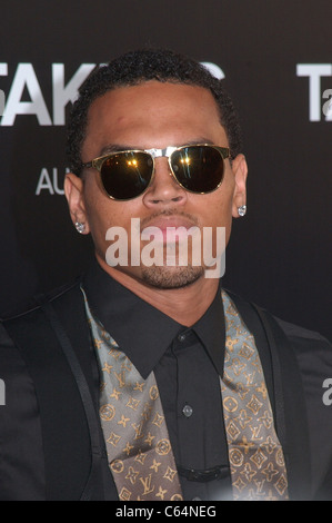 Chris Brown all'arrivo TAKERS Premiere, Arclight Cinema Dome, Los Angeles, CA il 4 agosto 2010. Foto di: Tony Gonzalez/Everett Collection Foto Stock