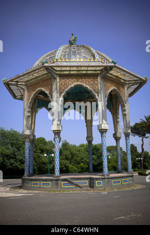 Antico chiosco nel parco di Caltagirone, Sicilia, costa mediterranea, Italia, Europa, UE Foto Stock