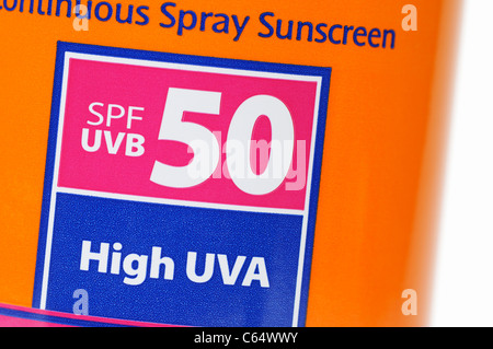 SPF 50 sunscreen etichetta close-up Foto Stock