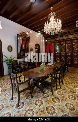 La sala da pranzo in Peranakan Mansion, George Town, Penang Malaysia Foto Stock