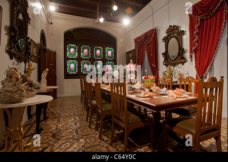 La sala da pranzo in Peranakan Mansion, George Town, Penang Malaysia Foto Stock