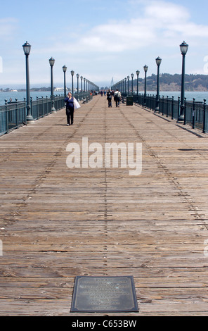 Pier 7 lungo l'Embarcadero e San Francisco Harbour Foto Stock