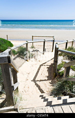 La bella spiaggia e il lungomare entrata a Frankston città da Port Phillip Bay nei pressi di Melbourne Victoria Australia Foto Stock