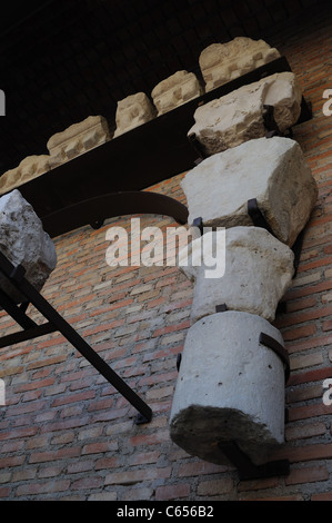 Pezzi . Rinascimento ( Plateresque ) appartenente all'antiquarium - parete di ALCALA DE HENARES ( 13 th ).SPAGNA Foto Stock