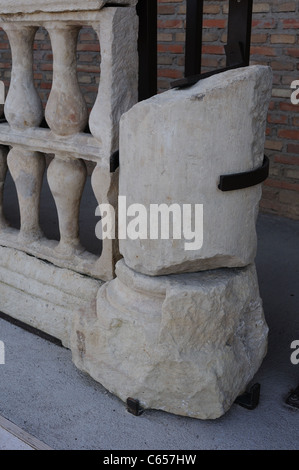 Colonna .Rinascimento ( Plateresque ) appartenente all'antiquarium - parete di ALCALA DE HENARES ( 13 th ).SPAGNA Foto Stock